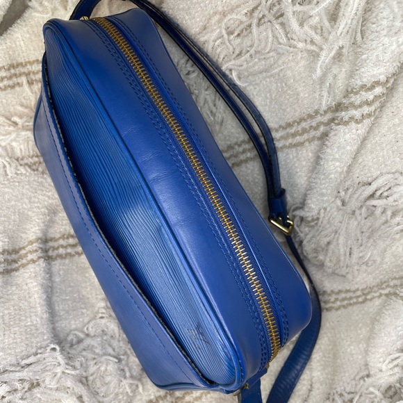 💎 Louis Vuitton Blue EPI Trocadero Crossbody 💎 - Picture 4 of 12